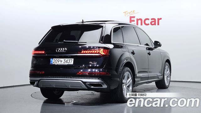 Audi Q7 2021 — photo 2