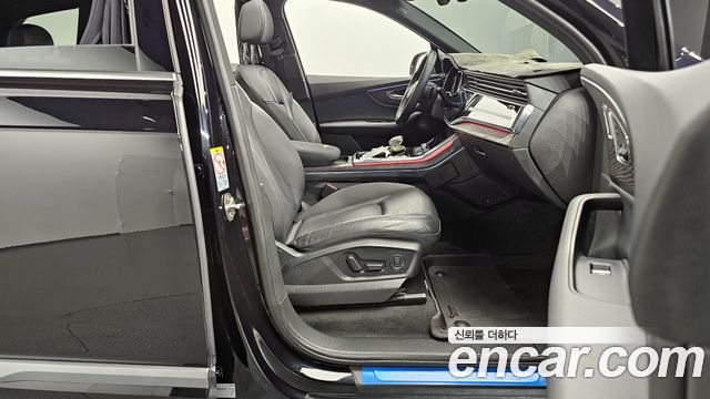 Audi Q7 2021 — photo 10