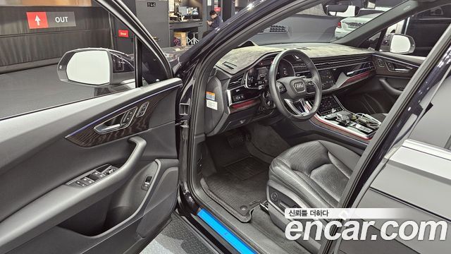 Audi Q7 2021 — photo 11