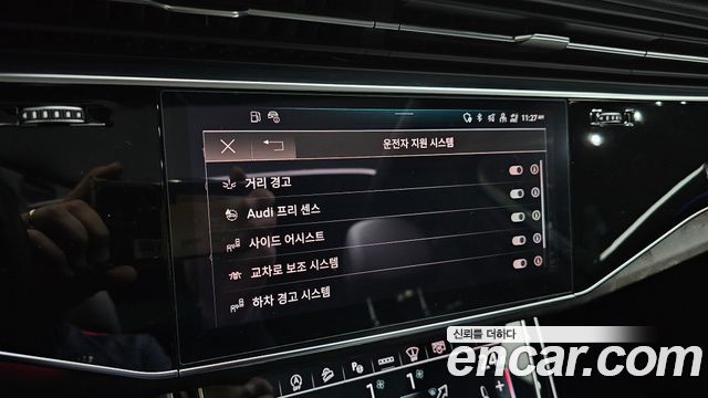 Audi Q7 2021 — photo 17