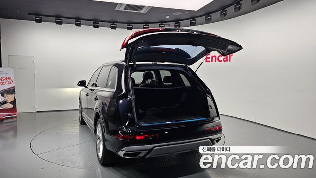Audi Q7 2021 — photo 20