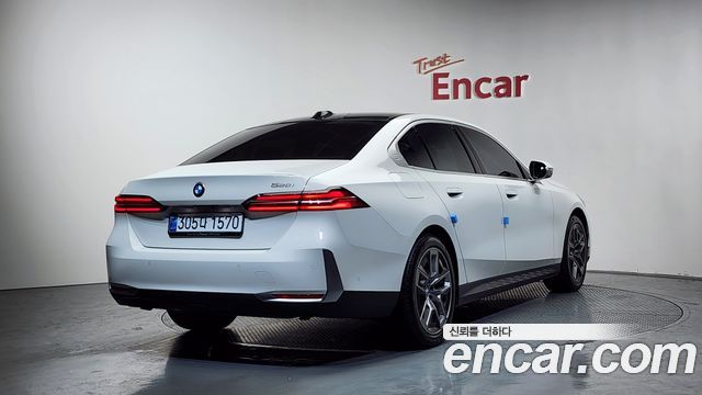 BMW 5-Series 2024 — photo 2