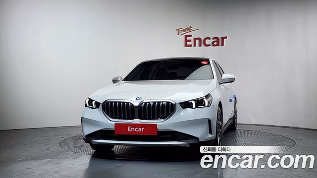 BMW 5-Series 2024 — photo 3