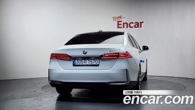 BMW 5-Series 2024 — photo 4