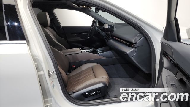 BMW 5-Series 2024 — photo 11