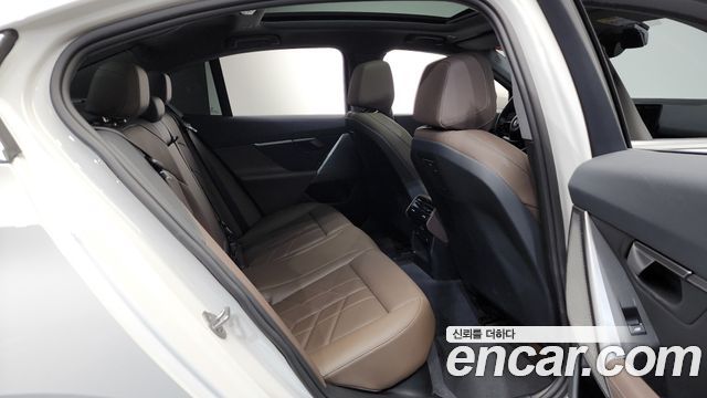 BMW 5-Series 2024 — photo 12