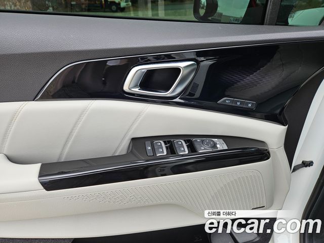 Kia Canival 2023 — photo 4