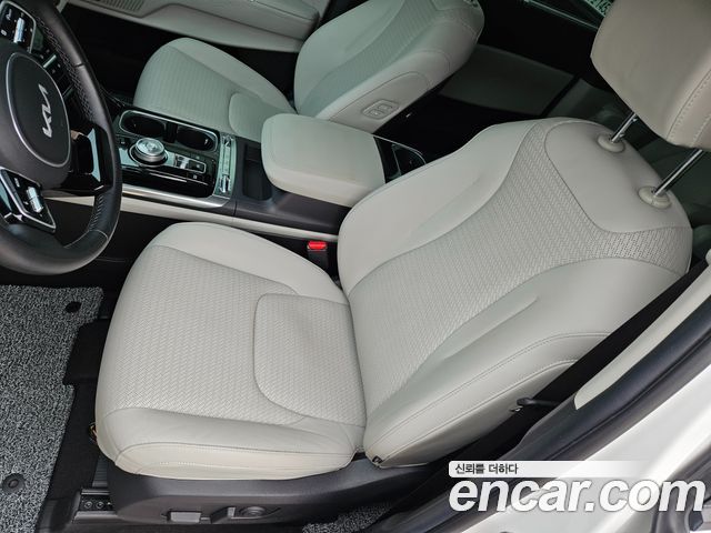 Kia Canival 2023 — photo 6