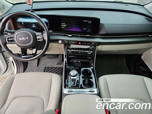 Kia Canival 2023 — photo 10