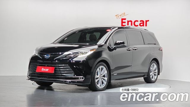 Toyota Sienna 2021 — photo 1