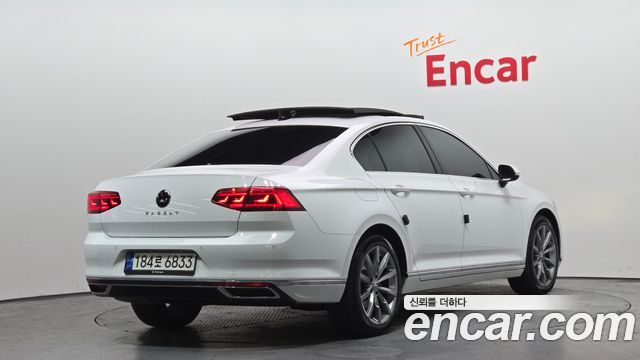 Volkswagen Passat 2022 — photo 2