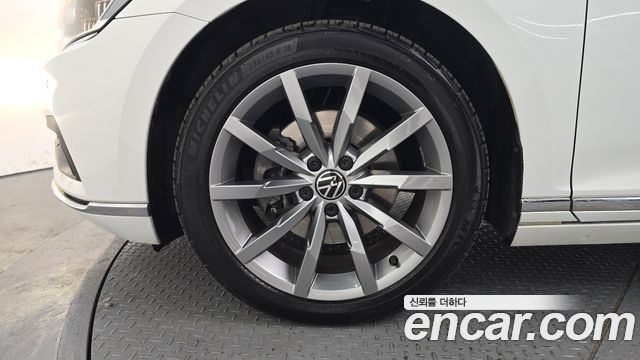 Volkswagen Passat 2022 — photo 5