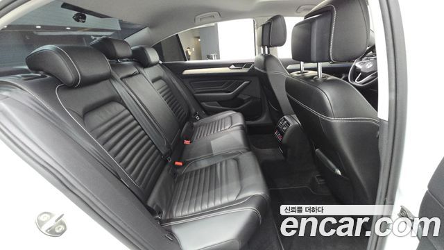 Volkswagen Passat 2022 — photo 12