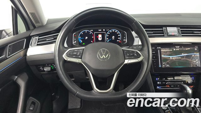 Volkswagen Passat 2022 — photo 13