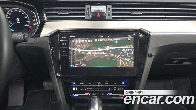 Volkswagen Passat 2022 — photo 14