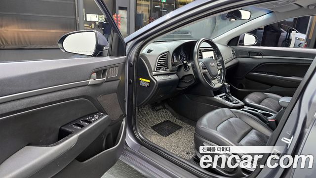Hyundai AVANTE 2016 — photo 11