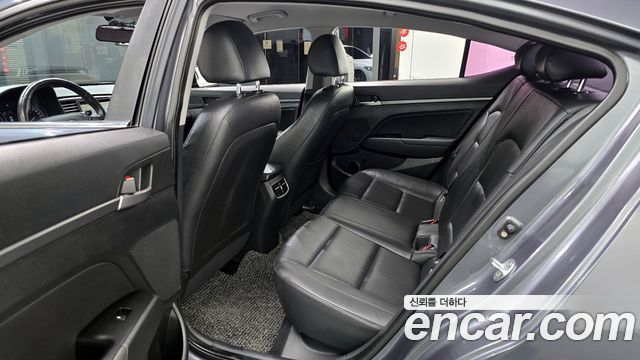 Hyundai AVANTE 2016 — photo 13