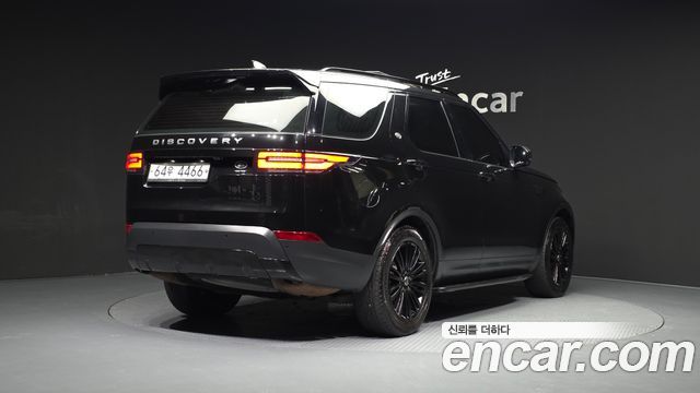 Land Rover Discovery 2017 — photo 2
