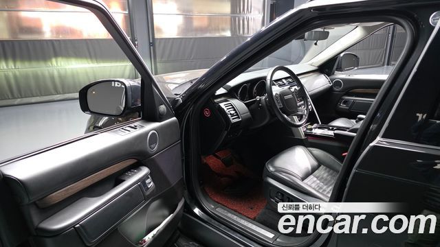 Land Rover Discovery 2017 — photo 10