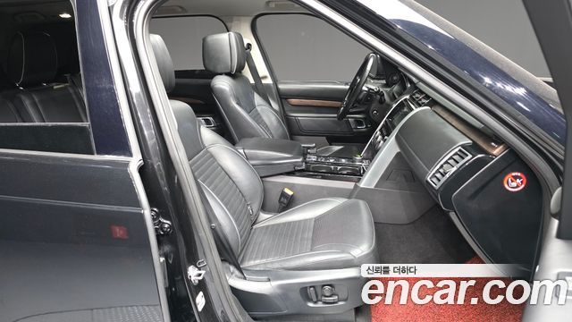 Land Rover Discovery 2017 — photo 11
