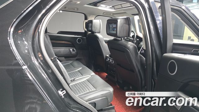 Land Rover Discovery 2017 — photo 12