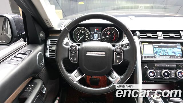 Land Rover Discovery 2017 — photo 13