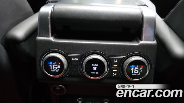 Land Rover Discovery 2017 — photo 18