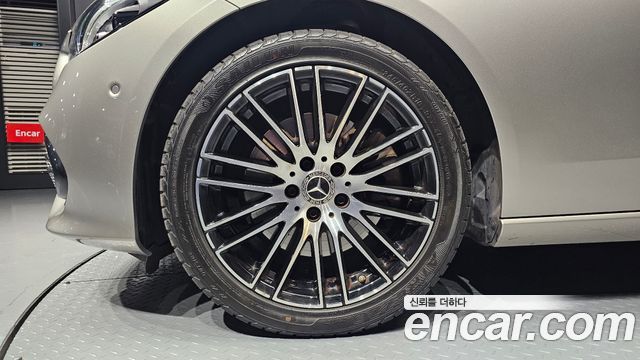 Mercedes-Benz C-Class 2022 — photo 5