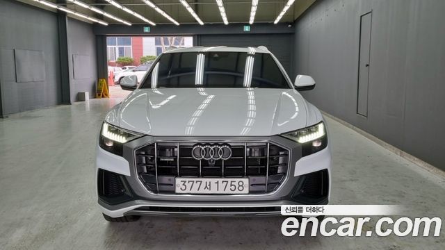Audi Q8 2020 — photo 1