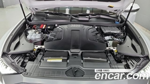 Audi Q8 2020 — photo 5