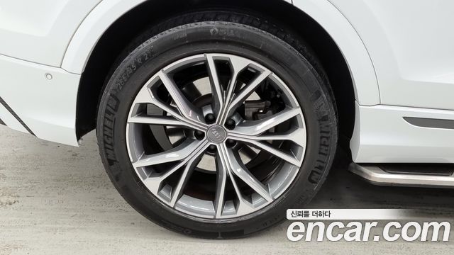 Audi Q8 2020 — photo 18