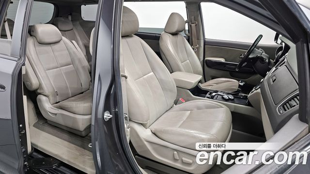Kia Canival 2017 — photo 10