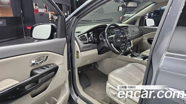 Kia Canival 2017 — photo 11