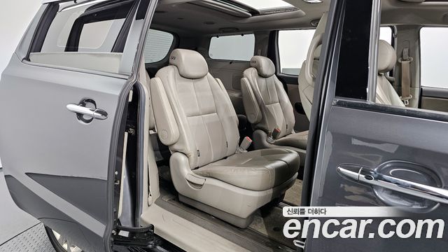 Kia Canival 2017 — photo 12