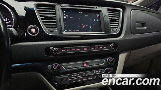Kia Canival 2017 — photo 16