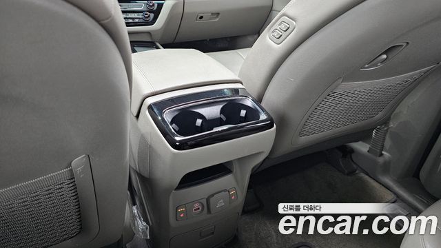 Kia Canival 2017 — photo 18