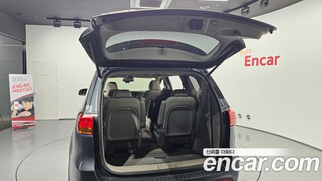 Kia Canival 2017 — photo 20