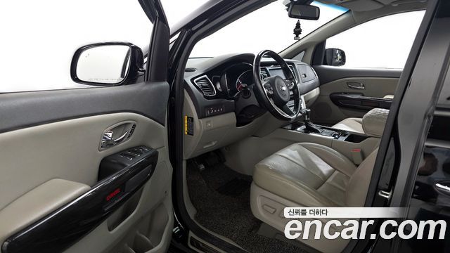 Kia Canival 2018 — photo 10
