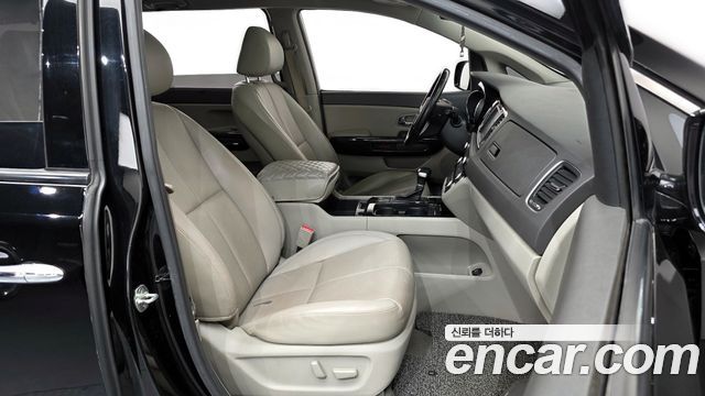 Kia Canival 2018 — photo 11