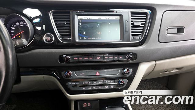 Kia Canival 2018 — photo 15
