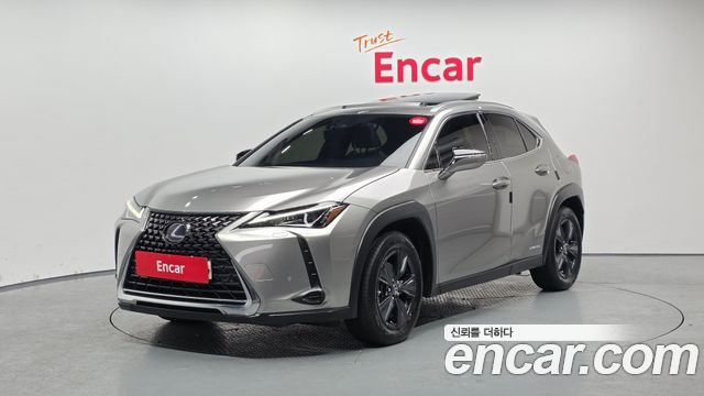 Lexus UX 2021 — photo 1