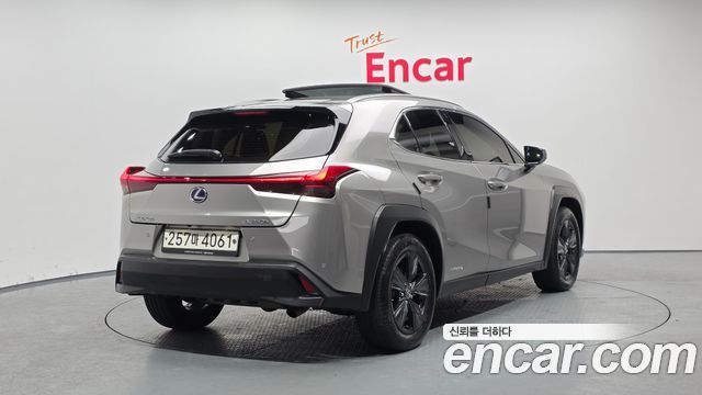 Lexus UX 2021 — photo 2