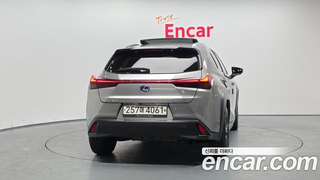 Lexus UX 2021 — photo 4