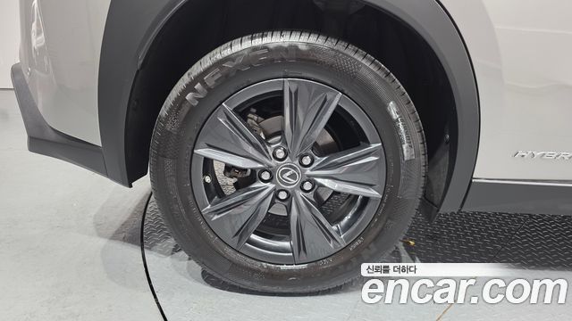Lexus UX 2021 — photo 5