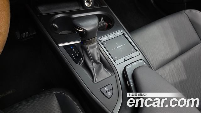 Lexus UX 2021 — photo 9