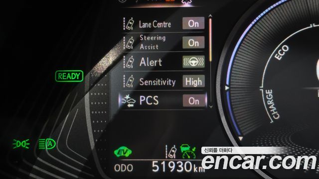 Lexus UX 2021 — photo 16