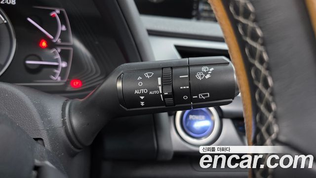 Lexus UX 2021 — photo 18