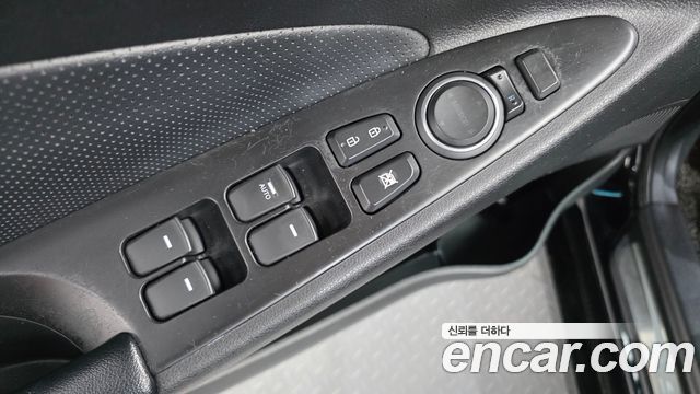 Hyundai Sonata 2012 — photo 12