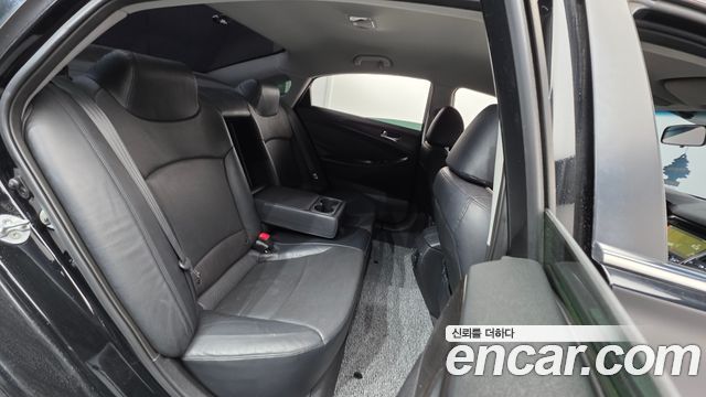 Hyundai Sonata 2012 — photo 18