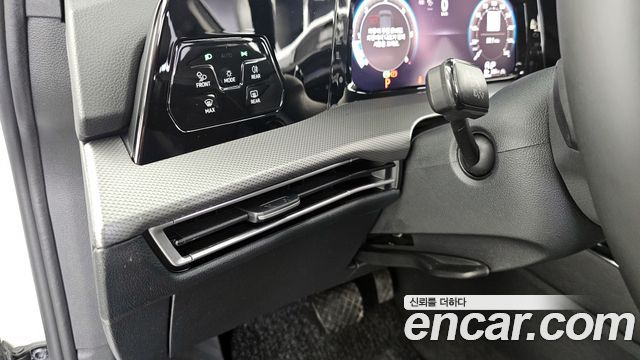 Volkswagen Golf 2025 — photo 19
